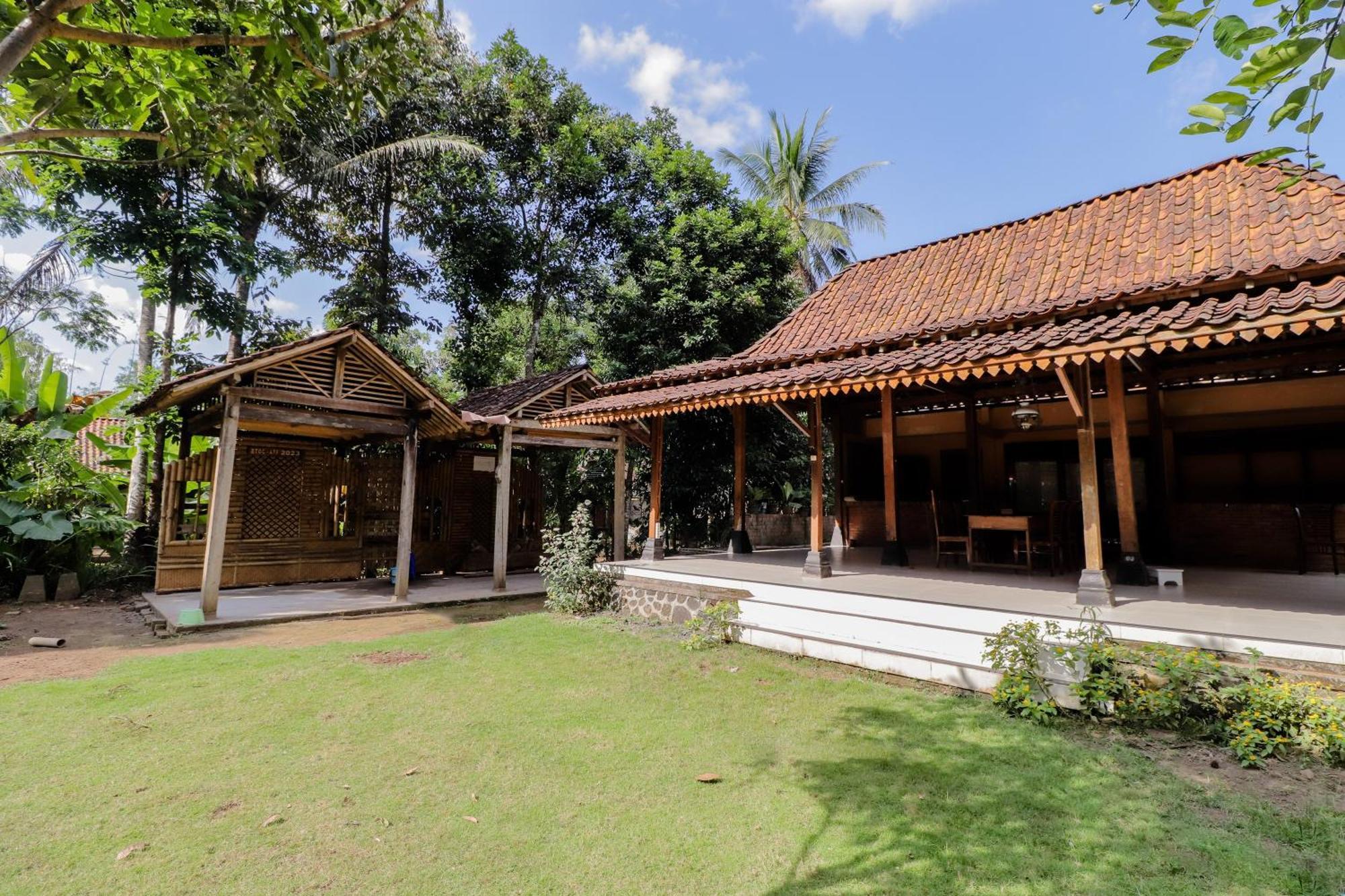 Nurudin House Apartment Magelang Exterior photo